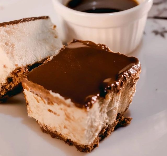 Cheesecake de café, chocolate y licor de amaretto